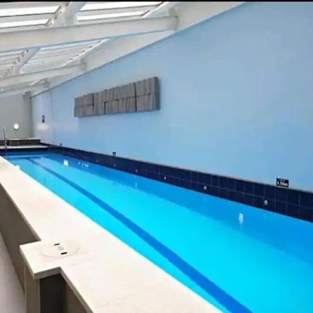 Lovely Bright Apartment With Balcony Pool And Gym オークランド エクステリア 写真
