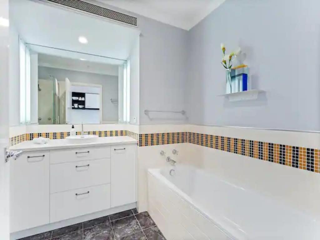 Lovely Bright Apartment With Balcony Pool And Gym オークランド エクステリア 写真