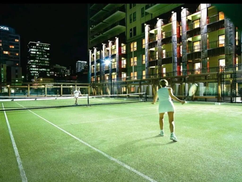 Lovely Bright Apartment With Balcony Pool And Gym オークランド エクステリア 写真