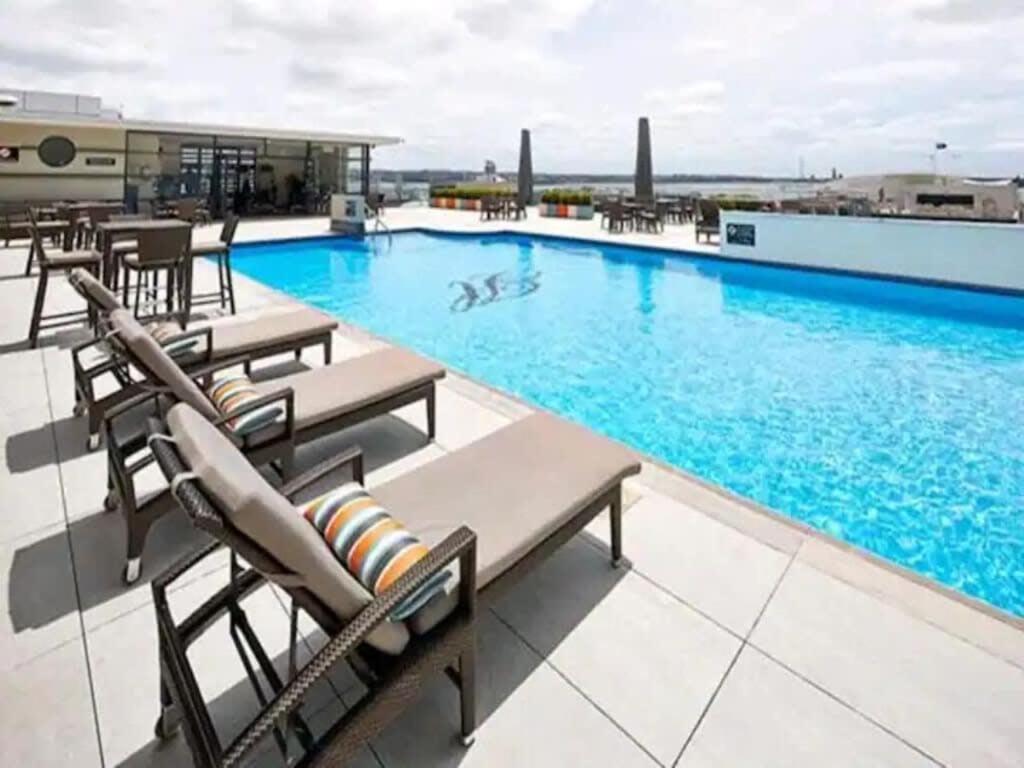 Lovely Bright Apartment With Balcony Pool And Gym オークランド エクステリア 写真